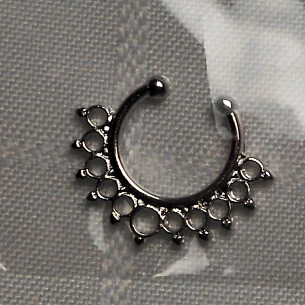 No21 - Fake 10mm Septum Ring - new, repackaged, silver color